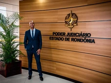 Imagem - Ex-vendedor de pipoca que se tornou juiz após 70 concursos é demitido acusado de humilhar colegas