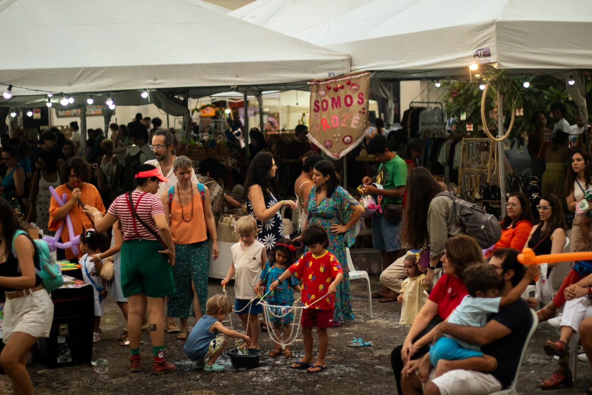 BaZá Rozê acontece na área externa do MAB nos dias do Festival Yogas por Divulgação
