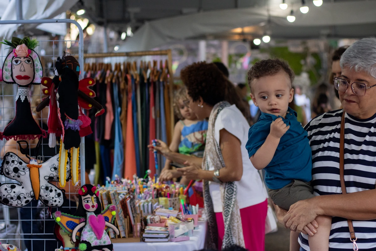 BaZá Rozê acontece na área externa do MAB nos dias do Festival Yogas por Divulgação