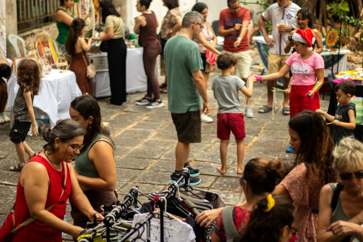 BaZá Rozê acontece na área externa do MAB nos dias do Festival Yogas por Divulgação
