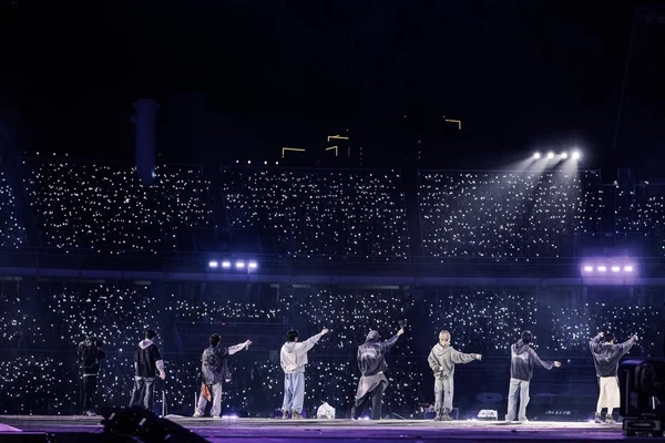BTS - Arirang Tour por Reprodução