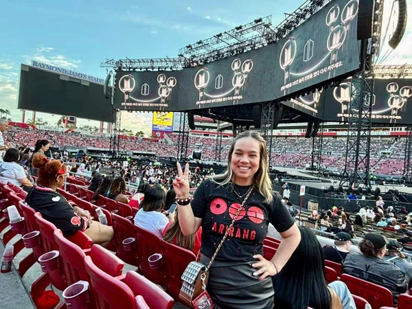 Bruna acompanhou dois shows da turnê em Tampa, nos Estados Unidos por Divulgação