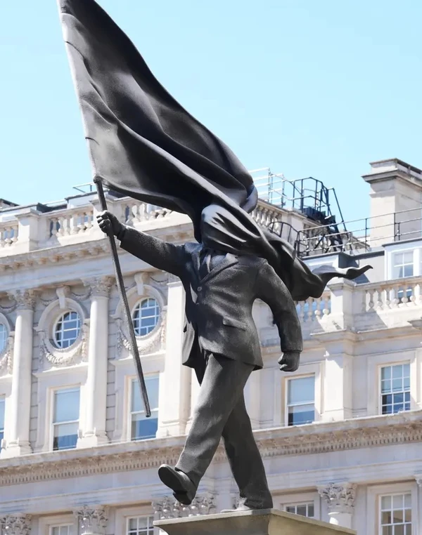 Escultura de Banksy em Londres por Reprodução