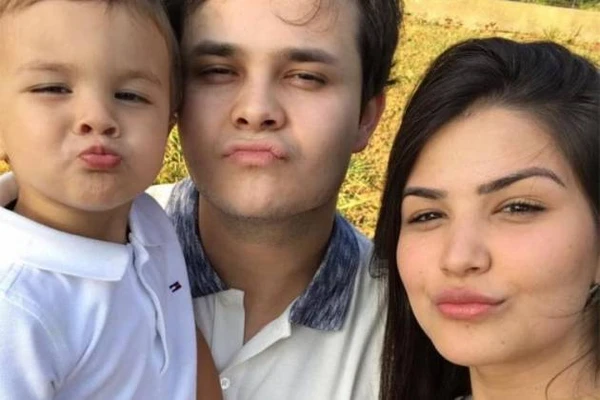 Matheus Aleixo e Paula Aires e um dos filhos por Reprodução