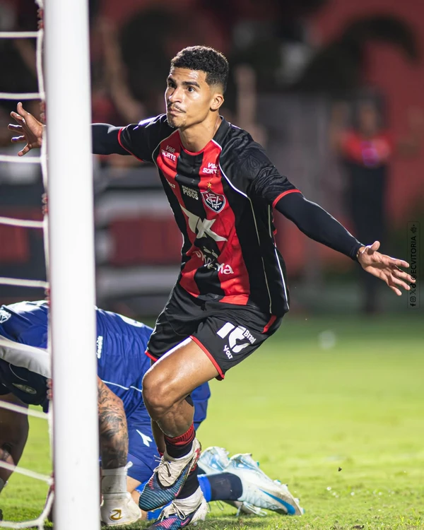 Vitória goleou o Coritiba no Barradão por Victor Ferreira/E. C. Vitória