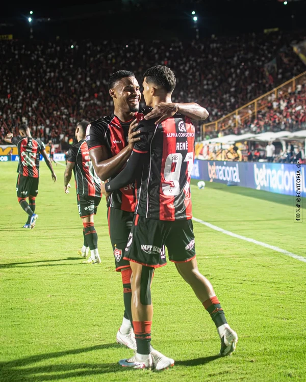 Vitória goleou o Coritiba no Barradão por Victor Ferreira/E. C. Vitória