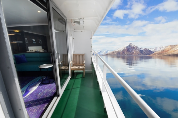  O Hondius oferece acomodações de alta qualidade para 170 passageiros em seis suítes grandiosas com varanda (27 metros quadrados),  por Divulgação/Oceanwide Expeditions