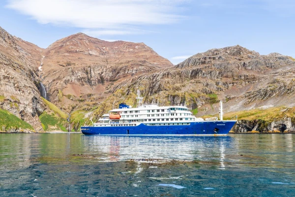 O Hondius é o primeiro navio registrado na Classe Polar 6 do mundo, atendendo aos mais recentes e rigorosos padrões do Lloyd's Register para navios de cruzeiro reforçados para gelo por Divulgação/Oceanwide Expeditions