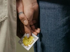 Imagem - Guerra no Irã pode aumentar preço em até 30% das camisinhas; saiba mais