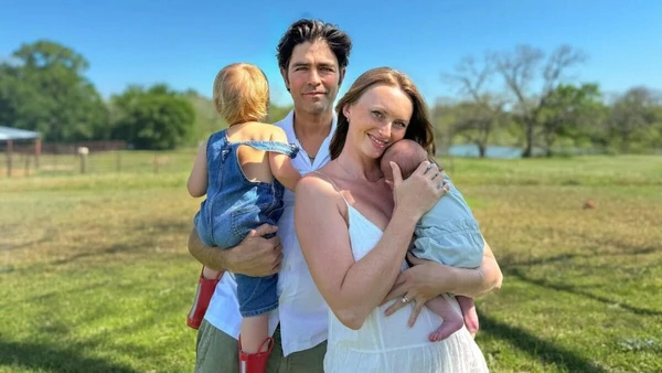 Lá, ao lado da esposa Jordan e dos dois filhos, ele comanda o Kintsugi Ranch, um refúgio focado inteiramente em sustentabilidade e ativismo ambiental por Reprodução/Redes Sociais 