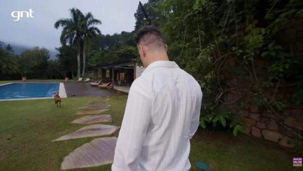 Autor de Avenida Brasil vive em sítio cercado por natureza, memórias e rotina em família por Reprodução