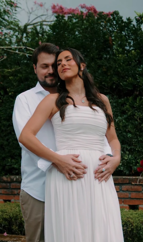 Bianca Biancardi faz chá revelação no próprio casamento por Reprodução/Instagram