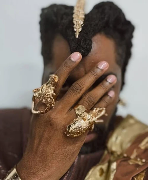 Detalhes da caracterização de Jendal, personagem de Lázaro Ramos em 'A Nobreza do Amor'  por Divulgação