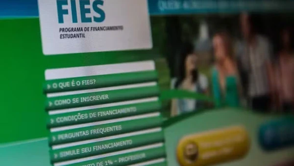 Fies no Desenrola: governo libera uso do FGTS para abater dívidas com até 90% de desconto por Marcello Casal Jr/Agência Brasil