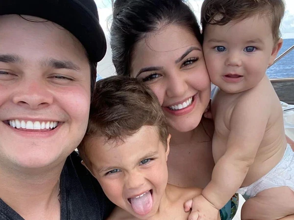 Matheus Aleixo, Paula e filhos por Reprodução