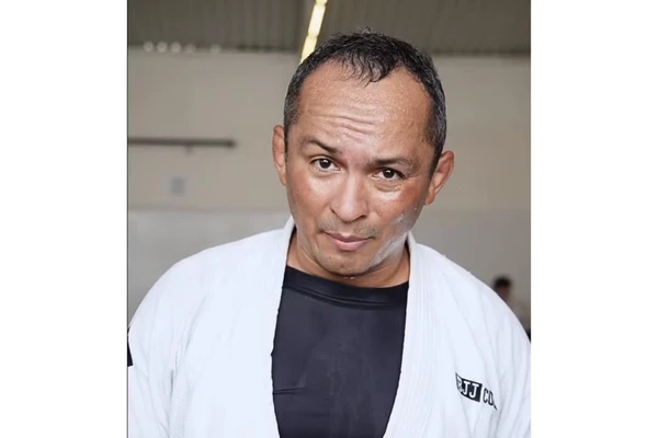 Melqui Galvão foi denunciado por ex-alunas por Reprodução