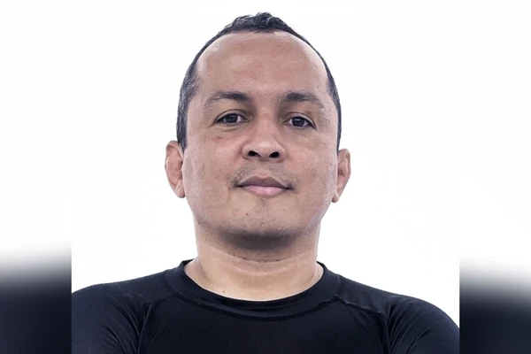 Melqui Galvão foi denunciado por ex-alunas por Reprodução