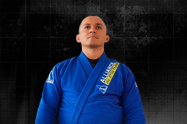 Melqui Galvão foi denunciado por ex-alunas por Reprodução