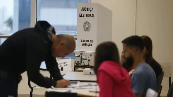 O fenômeno do título vazio: por que o jovem brasileiro está fugindo das urnas em 2026? por  Paulo Pinto/Agência Brasil