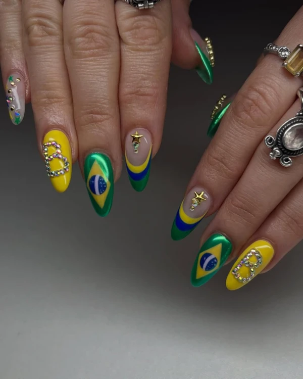Sugestões de unhas para a Copa do Mundo por Reprodução/Instagram