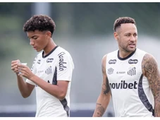 Imagem - Robinho Jr. cobra desculpa pública de Neymar; Santos suspeita de estratégia para saída do jovem, diz TV