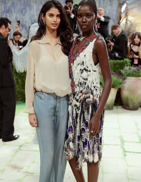 Bhavitha Mandava e Awar Odhiang vestem Chanel por Reprodução | Instagram