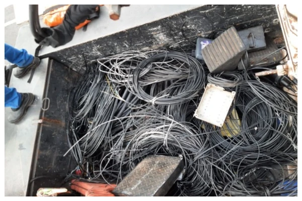 Operadoras irregulares são a principal causa do emaranhado de fios registrados nas cidades e causam transtornos para a população