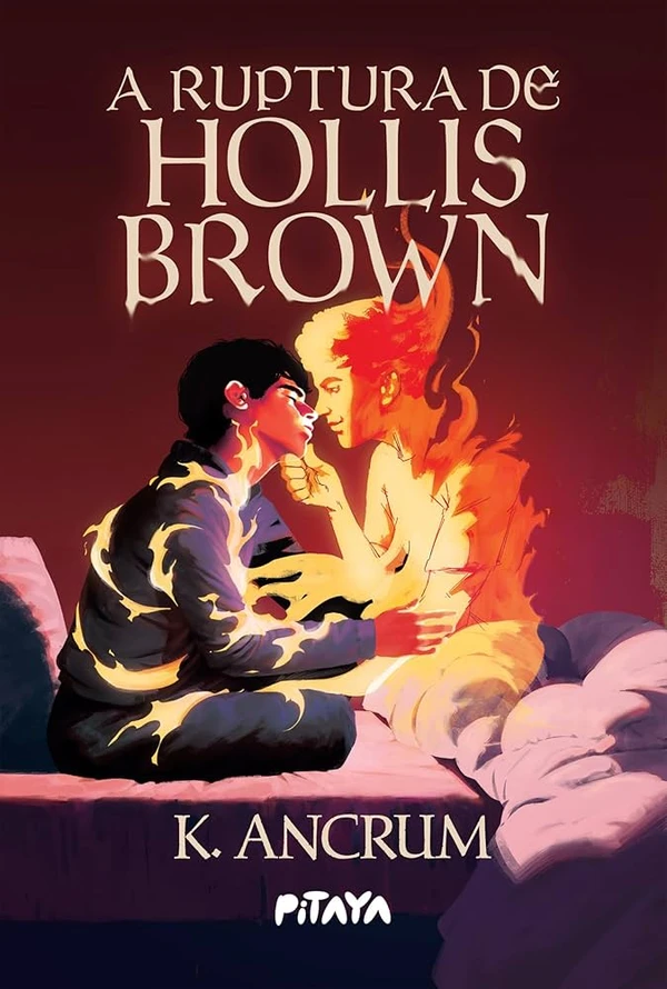 A ruptura de Hollis Brown, de K. Ancrum (Pitaya). Os únicos momentos de alegria na vida de Hollis Brown são quando ele está com suas melhores amigas, Annie e Yulia, quando faz pão e… quando arruma brigas com outros garotos. Até porque eles vivem em um lugar no qual não há nada para fazer e de onde ninguém nunca sai.Hollis sabe que seu estilo de vida composto por surras semanais e experiências de quase-morte diárias não pode durar muito tempo. Então, numa noite congelante no meio de uma encruzilhada, quando um menino maltrapilho chamado Walt lhe oferece ajuda, Hollis não vê por que recusar. O problema é que a “ajuda” de Walt significa possuir Hollis e assumir o controle de seu corpo e mente. Lançamento dia 11.  por Reprodução