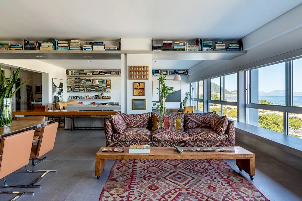 Apartamento de Gilberto Gil no Edifício Chopin combina vista para o mar, reforma premiada e localização entre as mais valorizadas do Rio por André Nazareth / Editora Globo