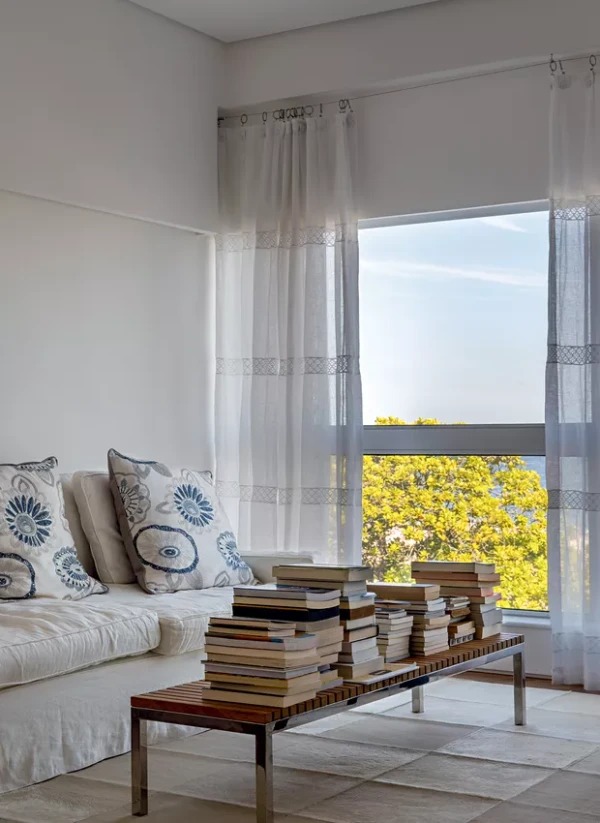 Apartamento de Gilberto Gil no Edifício Chopin combina vista para o mar, reforma premiada e localização entre as mais valorizadas do Rio por André Nazareth / Editora Globo