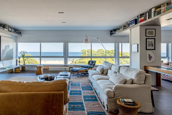 Apartamento de Gilberto Gil no Edifício Chopin combina vista para o mar, reforma premiada e localização entre as mais valorizadas do Rio por André Nazareth / Editora Globo