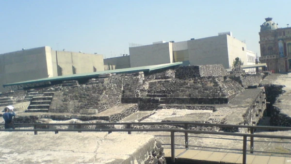 As ruínas do Templo Mayor revelam parte do coração religioso de Tenochtitlán, capital asteca que existia no mesmo local antes da formação da atual Cidade do México por Eddann123 / Wikimedia Commons