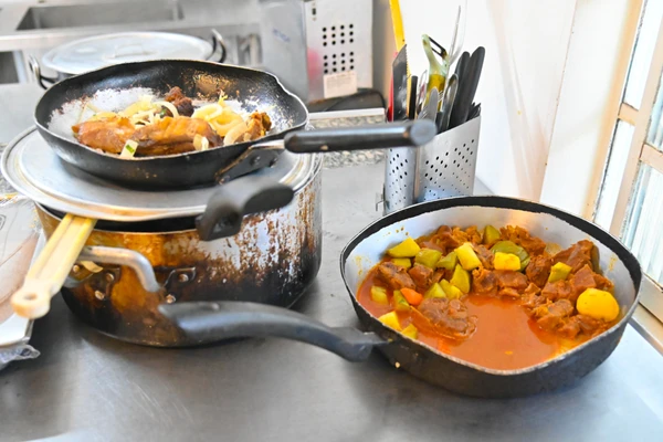 Cozinha industrial que atende universidade foi interditada