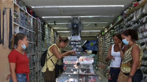  Bijuterias aparecem como alternativa estratégica para fugir da alta de 26,81% registrada nas joias de ouro. Tânia Rêgo/Agência Brasil por AGENCIA BRASIL