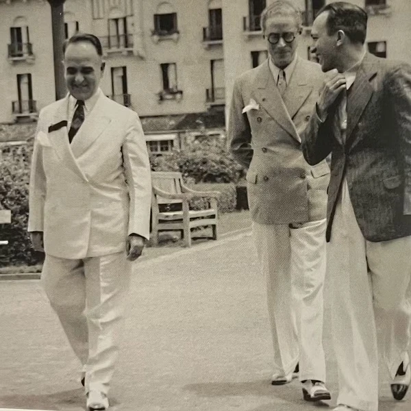 Getúlio Vargas em frente ao Hotel Palace, em Poços de Caldas por Acervo Instituto Moreira Salles (IMS)