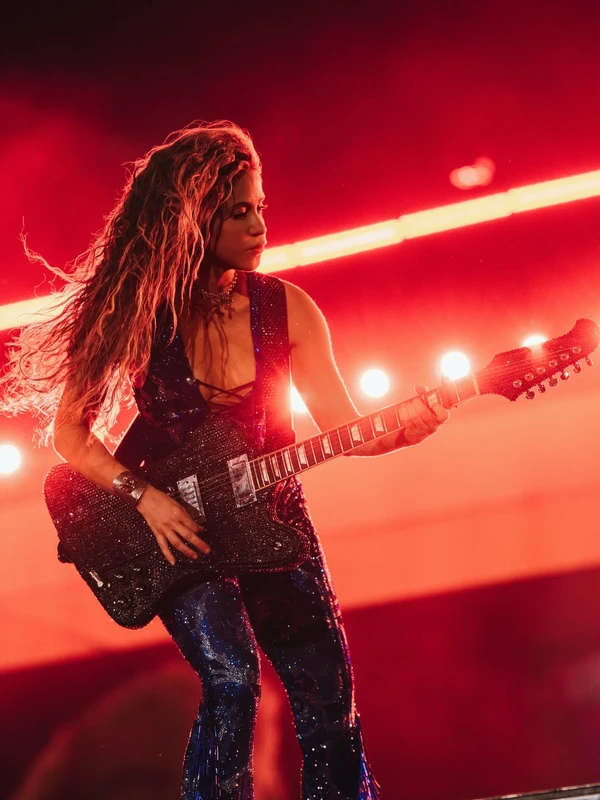 how histórico de Shakira reuniu cerca de 2 milhões de pessoas em Copacabana, no Rio de Janeiro por Reprodução