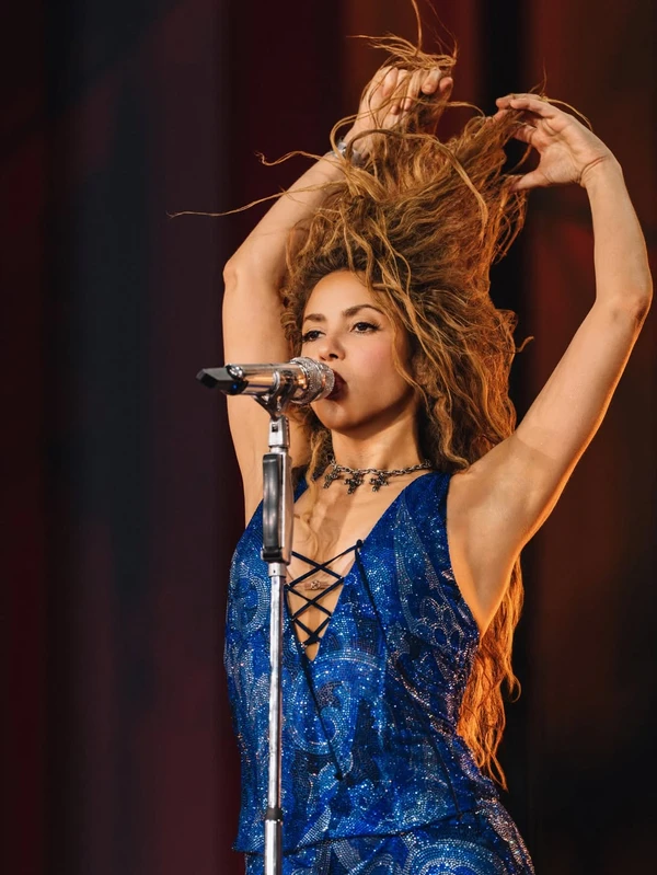 how histórico de Shakira reuniu cerca de 2 milhões de pessoas em Copacabana, no Rio de Janeiro por Reprodução