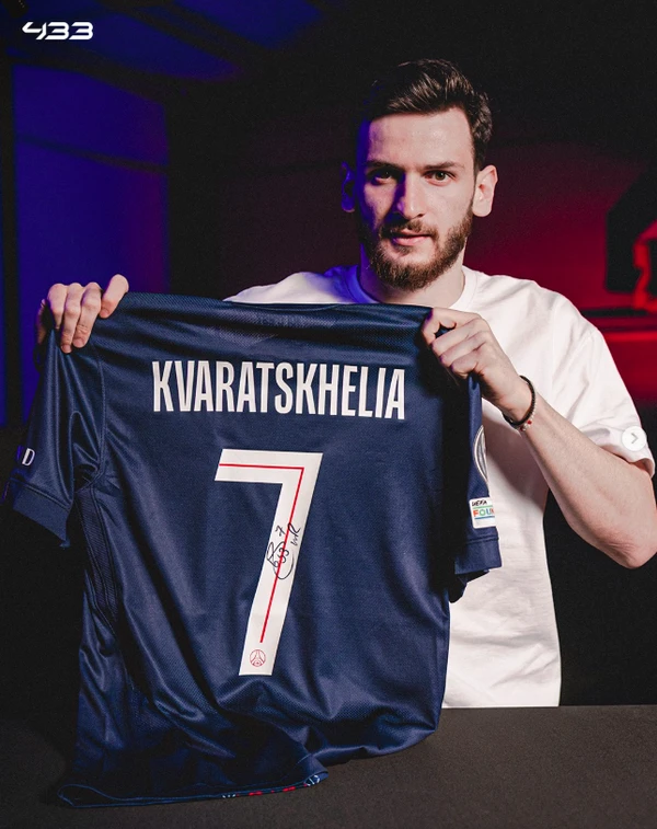 Jogador Khvicha Kvaratskhelia por Reprodução | Instagram