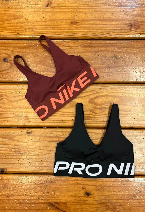 2 tops Nike Pro, de R$ 559,98
por R$  299,99 
Loja Nike, Outlet Premium por Divulgação
