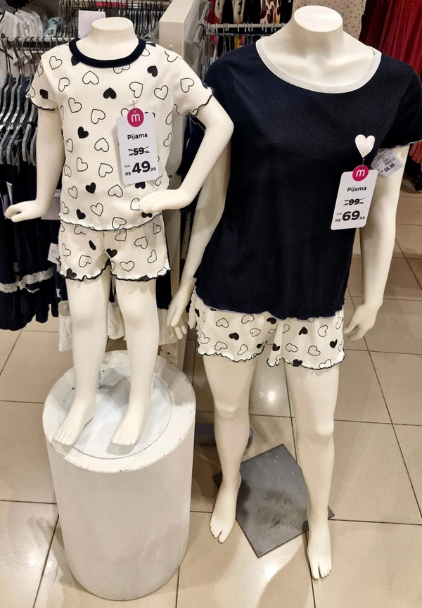 Pijama mãe e filha - o da mãe de R$ 99,99 por R$ 69,99 e o da filha de R$ 59,99 por R$ 49,99
Loja Marisa, Salvador Shopping por Divulgação