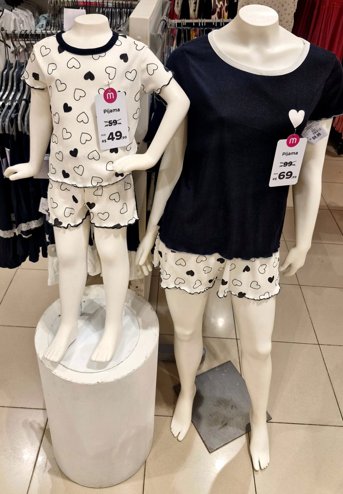 Pijama mãe e filha - o da mãe de R$ 99,99 por R$ 69,99 e o da filha de R$ 59,99 por R$ 49,99
Loja Marisa, Salvador Shopping por Divulgação