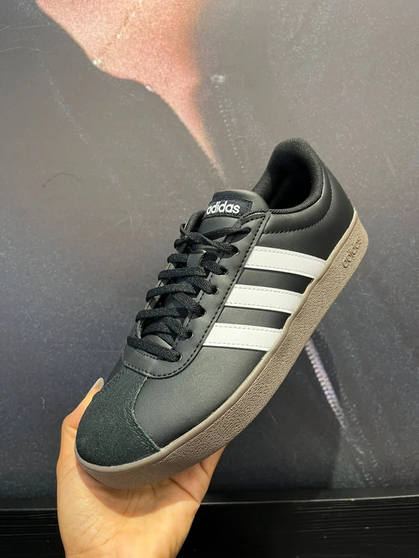 Tênis VL COURT Adidas, de 349,99
por 160,99
Loja Adidas, Outlet Premium por Divulgação