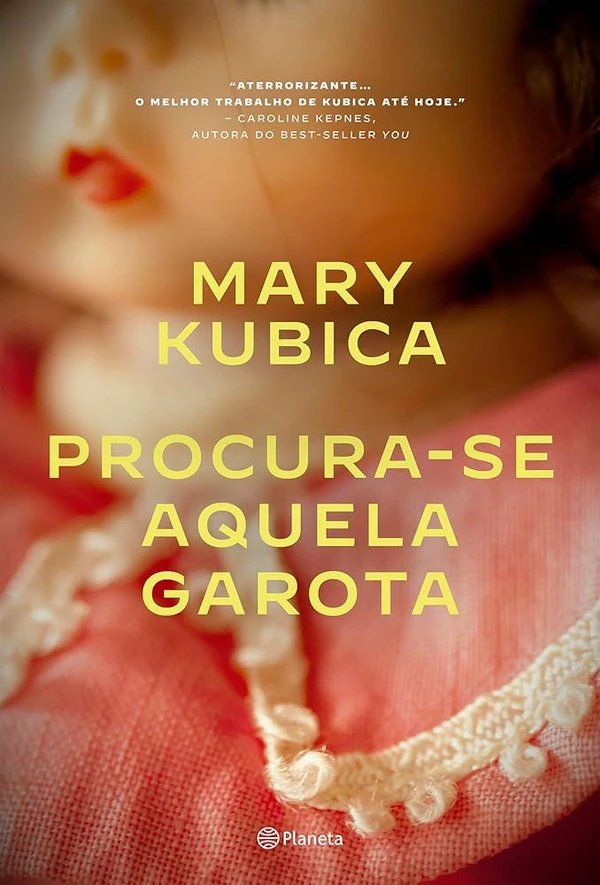 Procura-se aquela garota, de Mary Kubica (Planeta). Shelby Tebow é a primeira a desaparecer. Pouco depois, Meredith Dickey e sua filha de seis anos, Delilah, somem a poucos quarteirões de onde Shelby foi vista pela última vez, espalhando medo por uma comunidade que até então vivia em tranquila. Os casos estão conectados? A busca é longa, cheia de dúvidas, e termina deixando mais perguntas do que respostas – até que o caso, enfim, esfria.Onze anos depois, Delilah reaparece de maneira inesperada. Todos querem saber o que aconteceu durante todo esse tempo, mas ninguém está preparado para o que será descoberto.Neste thriller inteligente e inquietante, Mary Kubica leva os segredos de uma cidade a outro patamar e mostra até onde algumas pessoas são capazes de ir para manter a verdade enterrada. Será lançado dia 25.  por Reprodução