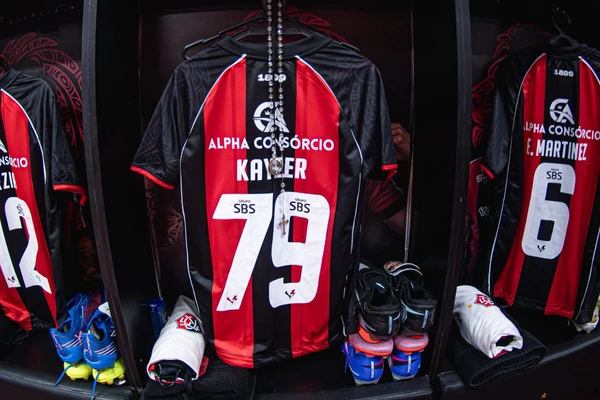 Renato Kayzer volta a ser relacionado depois de desfalcar o time