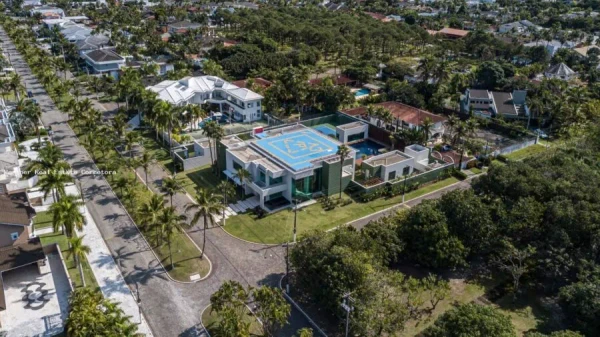 Robinho teve que deixar mansão de luxo no Guarujá por Reprodução