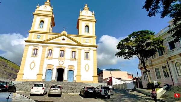 Valença fica localizada no Vale do Café, região turística com fazendas do Império português, casarões e ainda inclui jardins com paisagismo francês