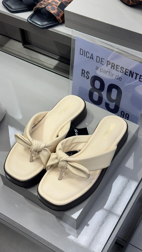 Sandália por R$89,99
Loja da StudioZ, Parque Shopping Bahia   
 por Divulgação