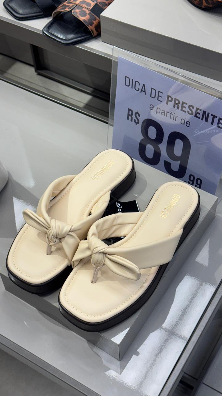 Sandália por R$89,99
Loja da StudioZ, Parque Shopping Bahia   
 por Divulgação