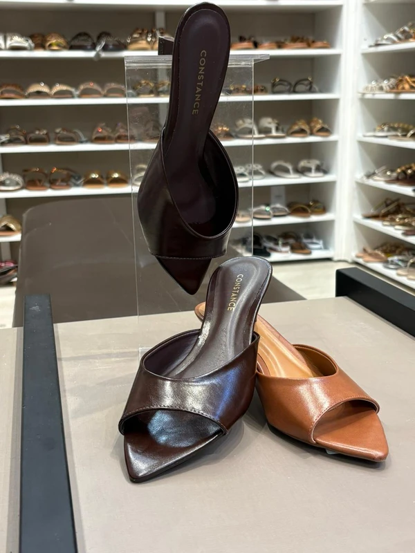 Tamanco bico folha por R$ 149,99
Loja Constance, Parque Shopping Bahia por Divulgação