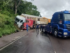 Imagem - Trecho da BR-324 é totalmente interditado na Bahia e gera 14km de engarrafamento